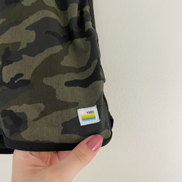 Vuori Banks Camo Green Athletic Shorts Men's Size Large - Picture 3 of 5